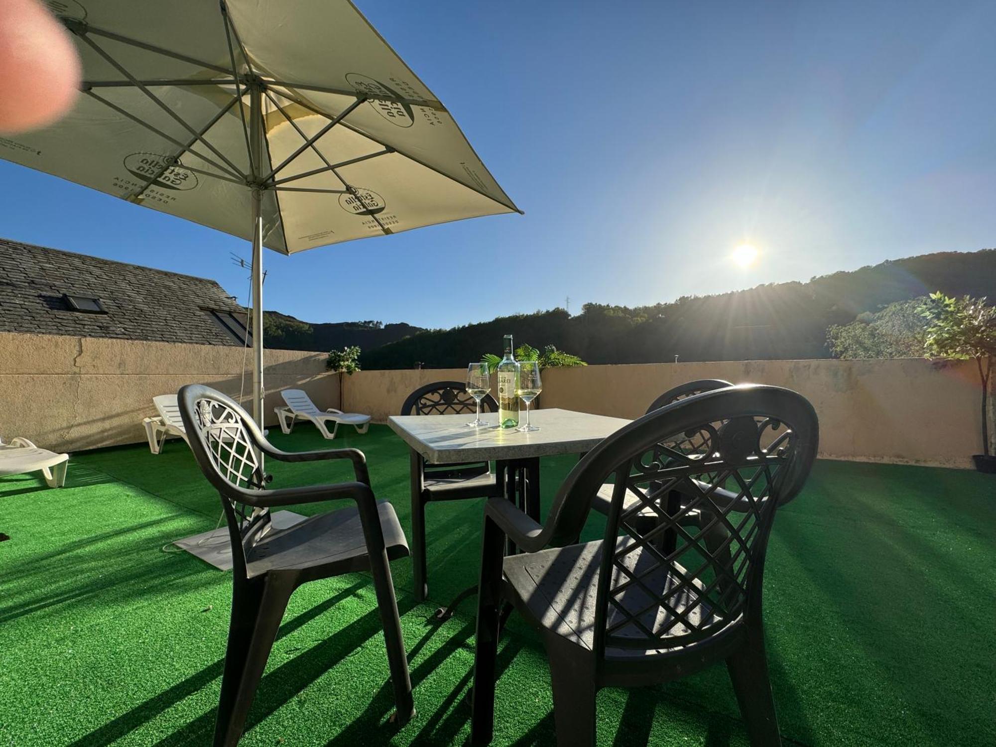 Triacastela Sunset Terrace Apartment Bagian luar foto